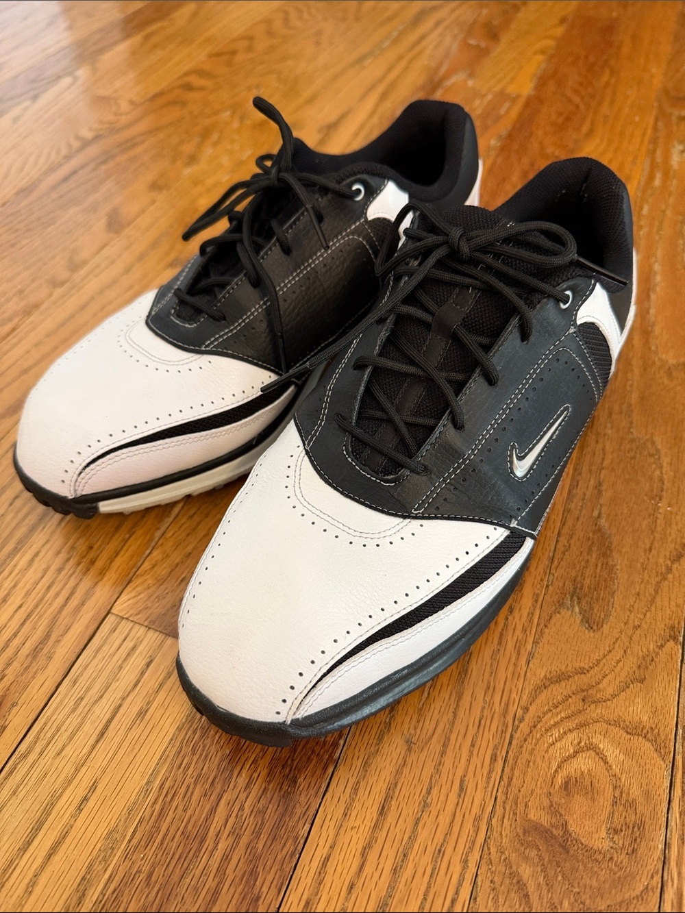 Nike Men’s White and Black Golf Shoes